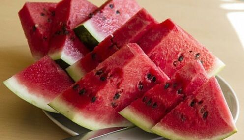 Appetitliche Scheiben wunderschöner reifer roter Wassermelone